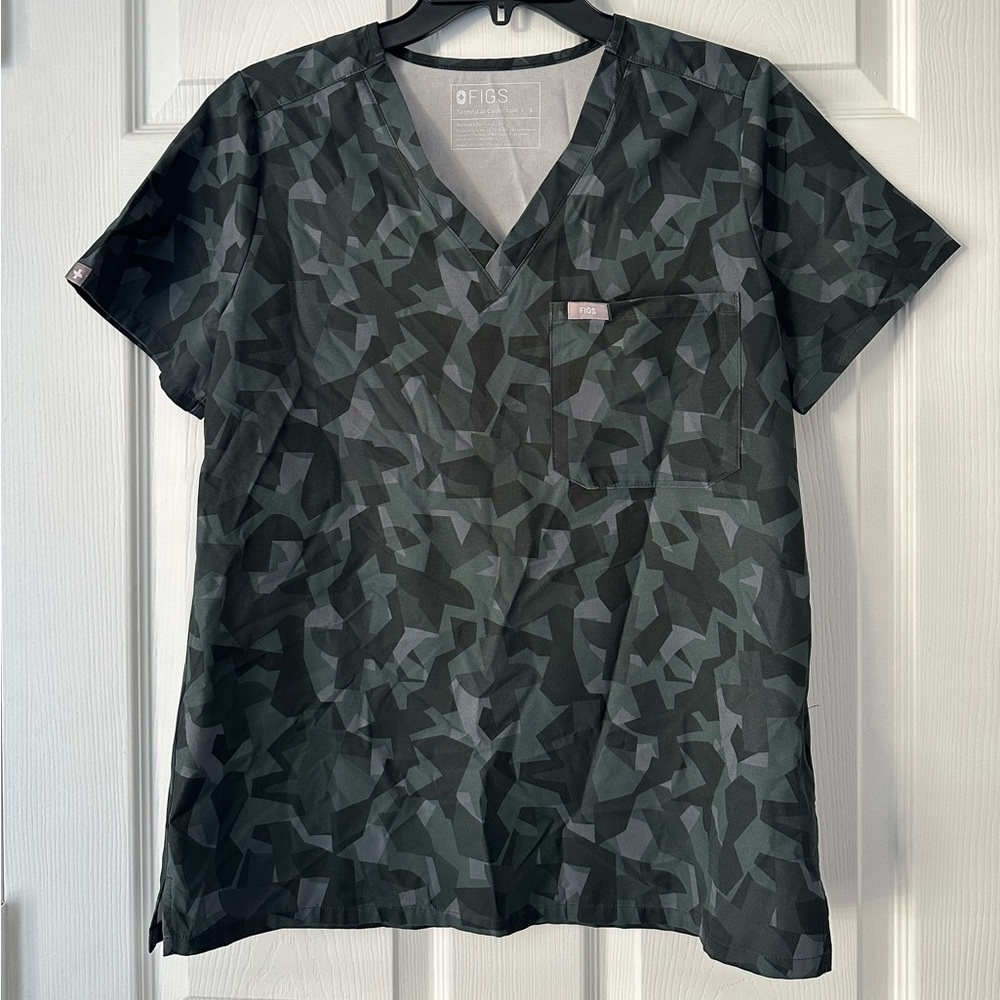 Figs Catarina V Neck One Pocket Scrub Top Camo Bonsai Gray Small NWOT
